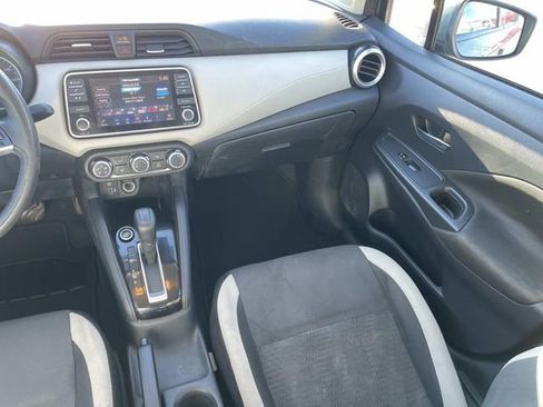 Used 2022 Nissan Versa SV image 16