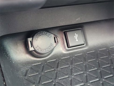 Used 2022 Toyota RAV4 XLE w/ Convenience Package image 25