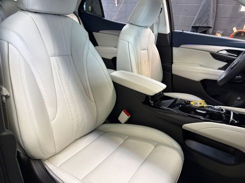 Certified 2025 Buick Envision Avenir AWD/4WD image 38