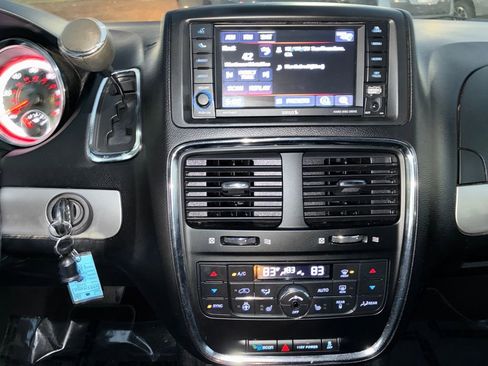 Used 2019 Dodge Grand Caravan GT image 19