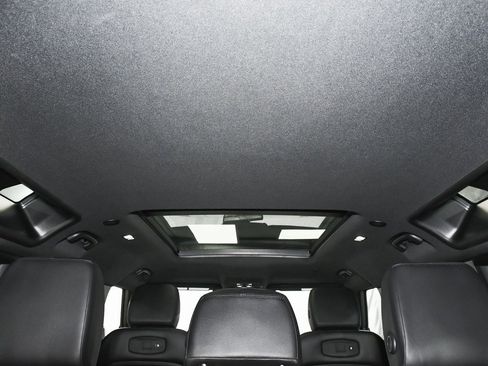 Used 2021 Land Rover Defender 110 X-Dynamic SE image 65