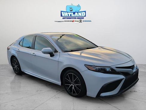 Used 2023 Toyota Camry SE image 7