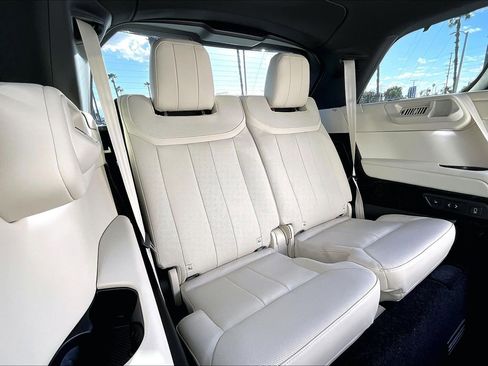 New 2026 Land Rover Range Rover Long Wheelbase SE image 11