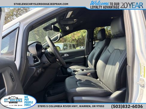 New 2027 Chrysler Pacifica Select w/ Family Tech Group AWD/4WD image 13