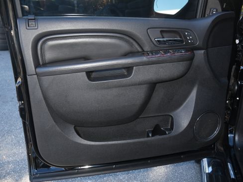 Used 2012 GMC Sierra 2500 Denali w/ Suspension Package, Off-Road image 9