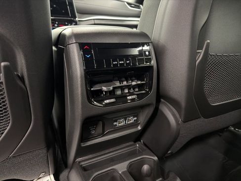 New 2025 Jeep Grand Cherokee L Altitude AWD/4WD image 14