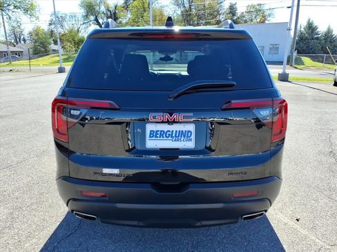 Used 2023 GMC Acadia SLE w/ Driver Convenience Package image 5