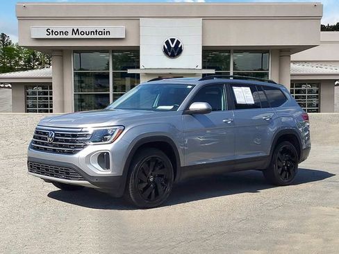 Certified 2025 Volkswagen Atlas SE w/ Panoramic Sunroof Package image 1