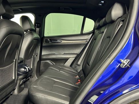 Used 2022 Alfa Romeo Stelvio Ti AWD/4WD image 17