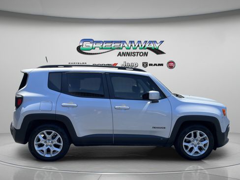 Used 2018 Jeep Renegade Latitude FWD image 8