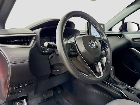 Used 2024 Toyota Corolla Cross AWD Hybrid w/ Moonroof Package image 9