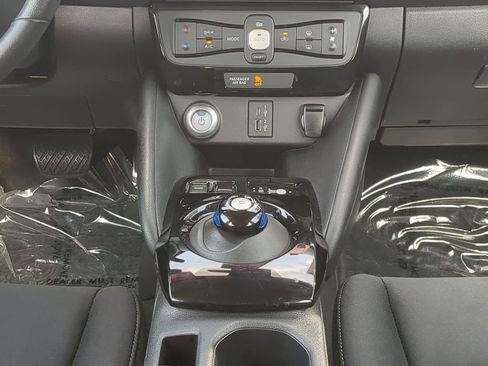 Certified 2020 Nissan Leaf SV Plus image 18