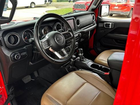 Used 2022 Jeep Wrangler Unlimited Sahara w/ LED Lighting Group AWD/4WD image 14