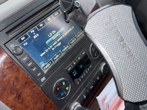 Used 2011 Chevrolet Tahoe LTZ image 13