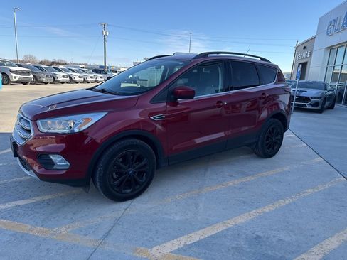 Used 2017 Ford Escape SE w/ Equipment Group 201A image 7