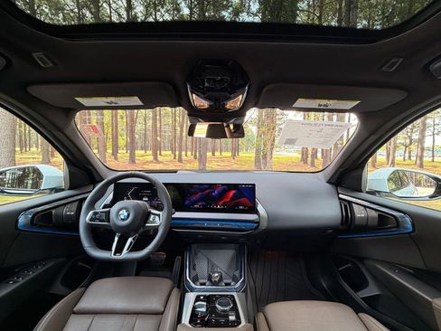 Used 2025 BMW X3 xDrive30i w/ Premium Package AWD/4WD image 2