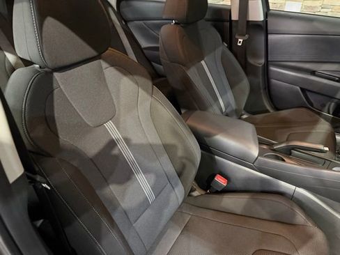 New 2025 Hyundai Elantra SE image 28