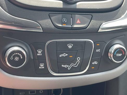 Used 2023 Chevrolet Equinox LS w/ LS Convenience Package FWD image 17