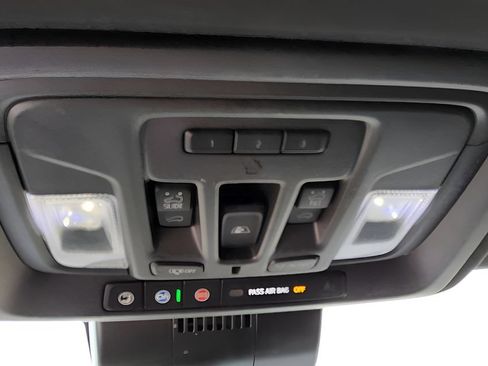 Used 2023 GMC Sierra 1500 AT4 w/ AT4 Premium Package AWD/4WD image 9