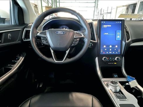 Used 2024 Ford Edge SEL w/ Convenience Package image 17