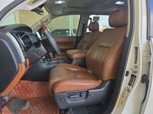 Used 2019 Toyota Sequoia Platinum RWD image 6