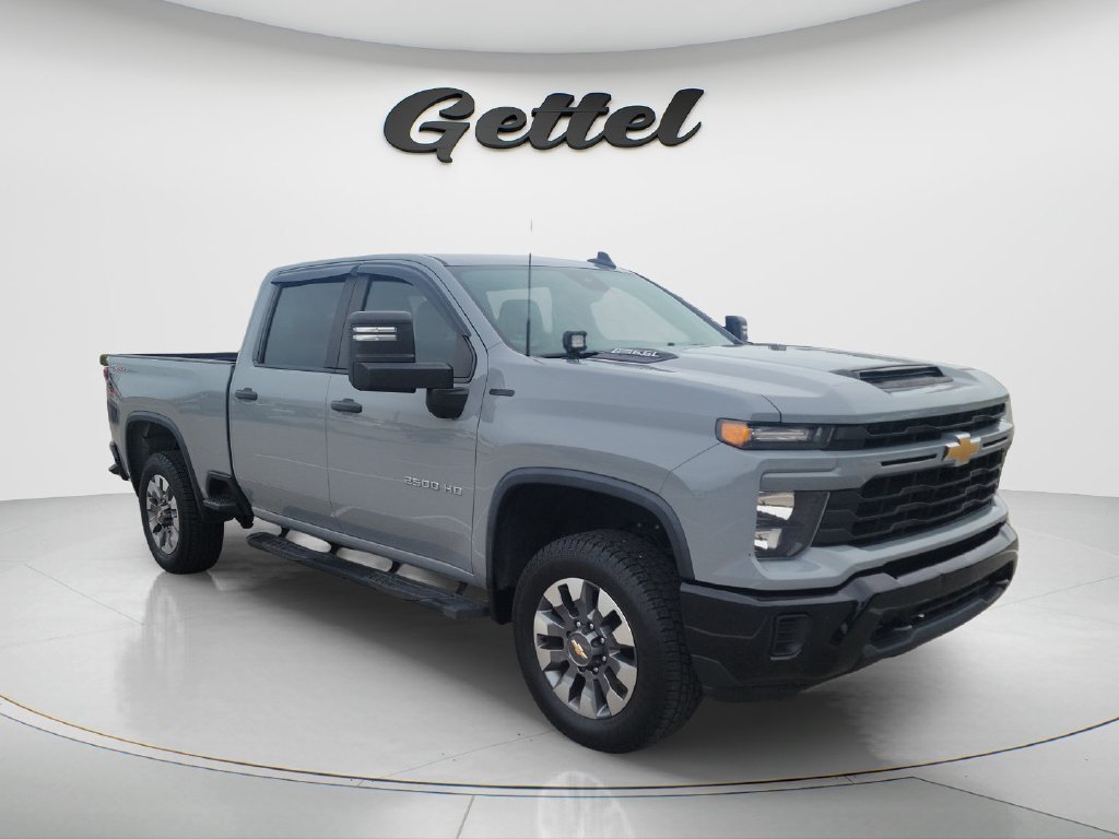 Used 2024 Chevrolet Silverado 2500 Custom AWD/4WD image 3