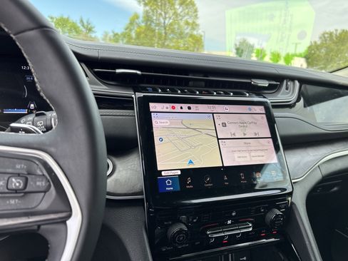 Used 2022 Jeep Grand Cherokee Limited 4xe image 32