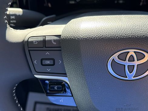 Used 2025 Toyota Camry SE image 20