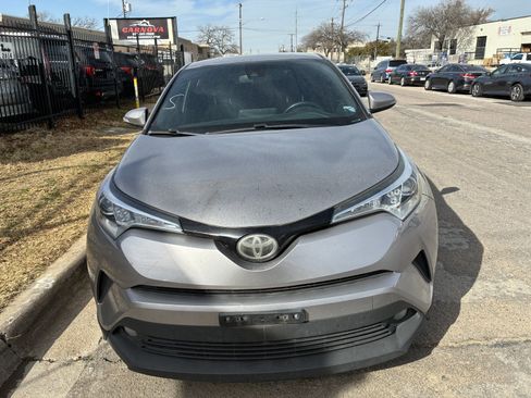 Used 2018 Toyota C-HR XLE FWD image 6
