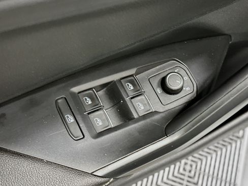 Used 2024 Volkswagen Jetta SE FWD image 15
