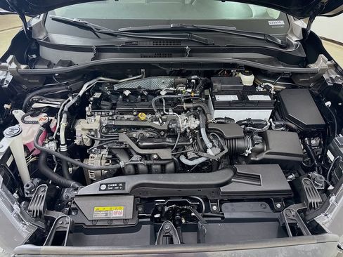 Certified 2025 Toyota Corolla Cross LE w/ Moonroof Package FWD image 31