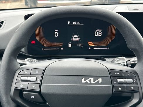 New 2025 Kia K4 LXS image 18