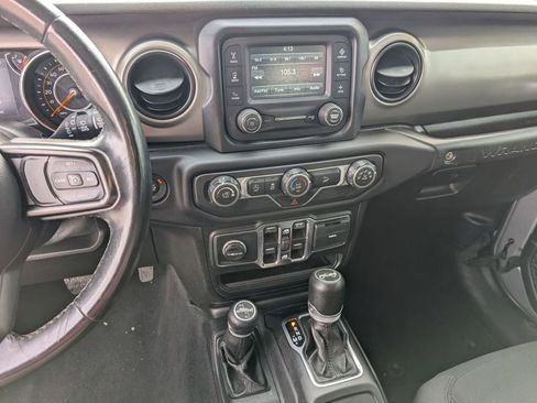 Used 2019 Jeep Wrangler Unlimited Sport S image 32