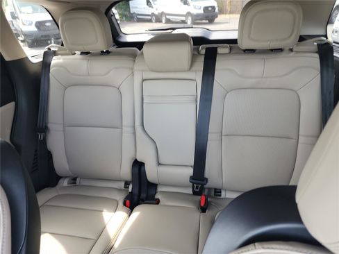 New 2026 Lincoln Corsair Premiere image 15