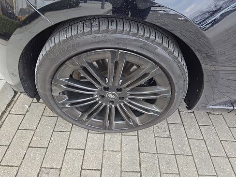 Used 2024 Land Rover Range Rover Long Wheelbase Autobiography image 10