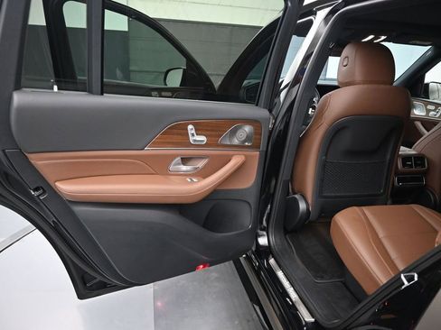 Used 2025 Mercedes-Benz GLS 450 4MATIC image 10