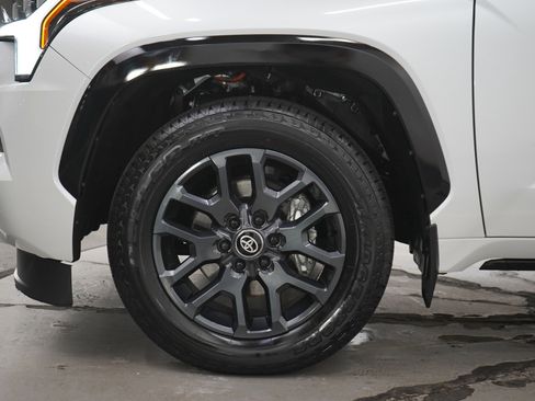 Used 2025 Toyota Sequoia Platinum image 31