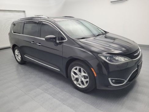 Used 2017 Chrysler Pacifica Touring-L Plus w/ Tire & Wheel Group FWD image 11