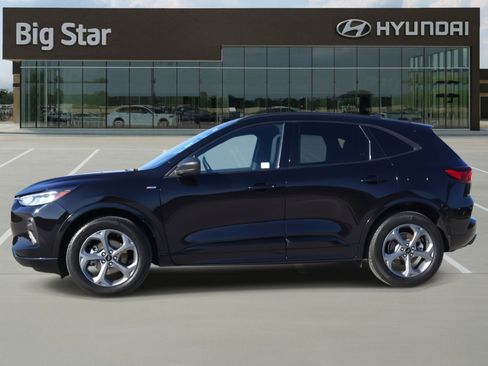 Used 2023 Ford Escape ST-Line image 2