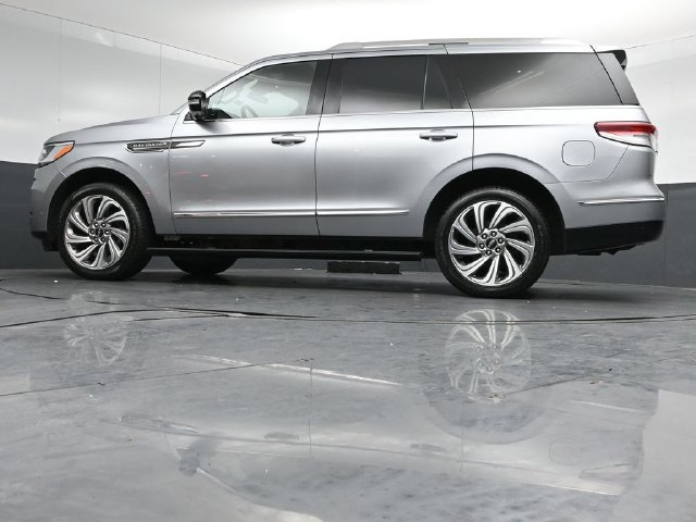 Certified 2023 Lincoln Navigator Reserve AWD/4WD image 43