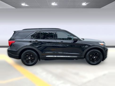 Used 2022 Ford Explorer XLT image 7