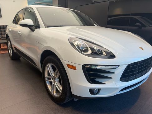 Used 2018 Porsche Macan AWD/4WD image 3