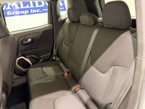 Used 2017 Jeep Renegade Latitude image 23