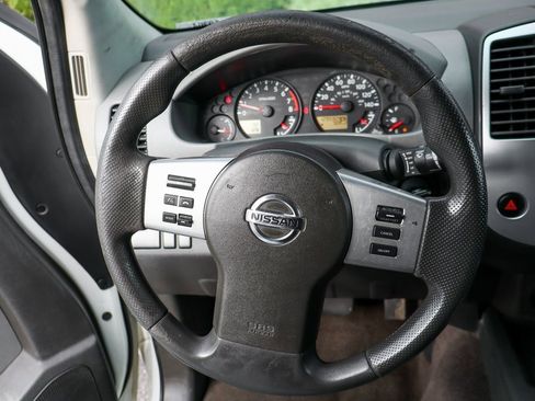 Used 2015 Nissan Xterra X image 19