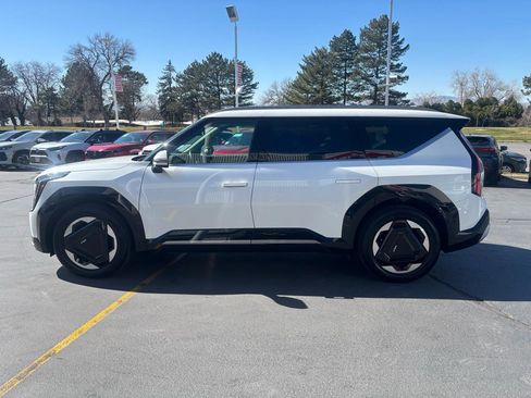 Used 2024 Kia EV9 Land image 9