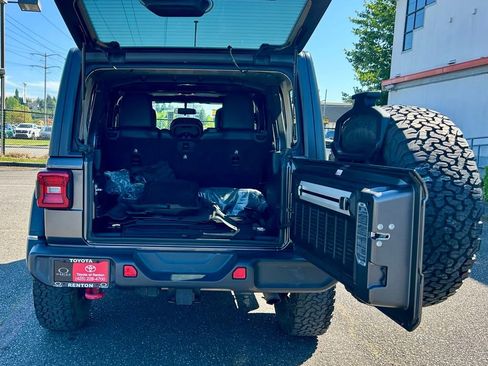 Used 2019 Jeep Wrangler Unlimited Rubicon w/ LED Lighting Group AWD/4WD image 26