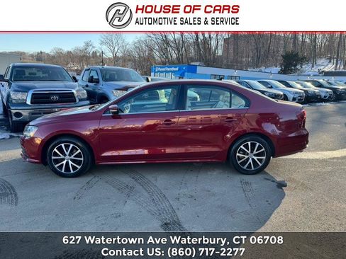 Used 2018 Volkswagen Jetta SE image 2