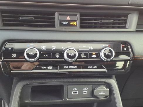 Used 2025 Honda Pilot TrailSport image 25