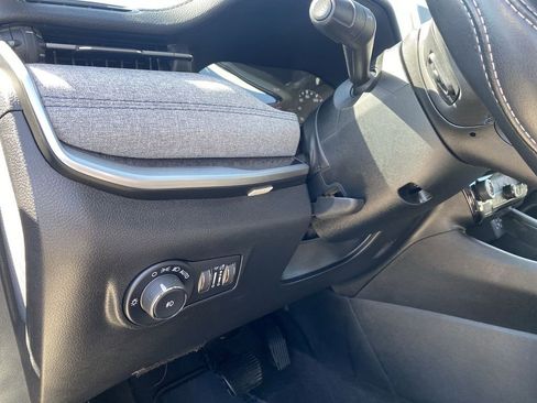 Used 2022 Jeep Compass Latitude FWD image 17