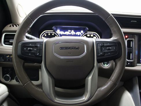 Used 2021 GMC Yukon XL Denali image 34
